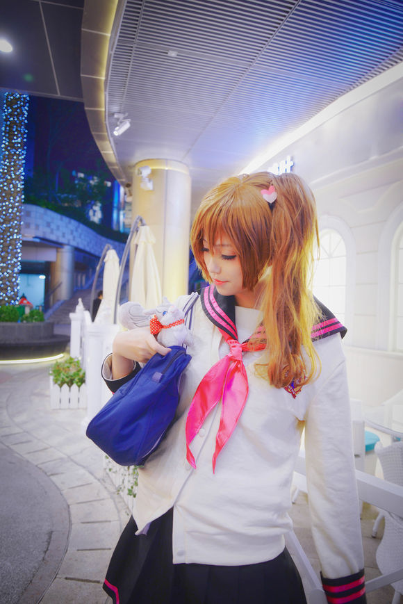 vEAAfm1Ur44b453r.jpg
