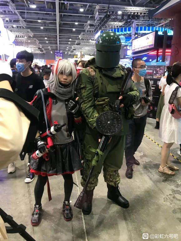���¶��� ө�����չ ��ǹ��cos-3.jpg