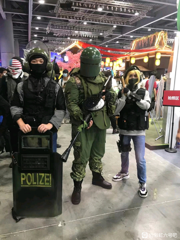���¶��� ө�����չ ��ǹ��cos-5.jpg