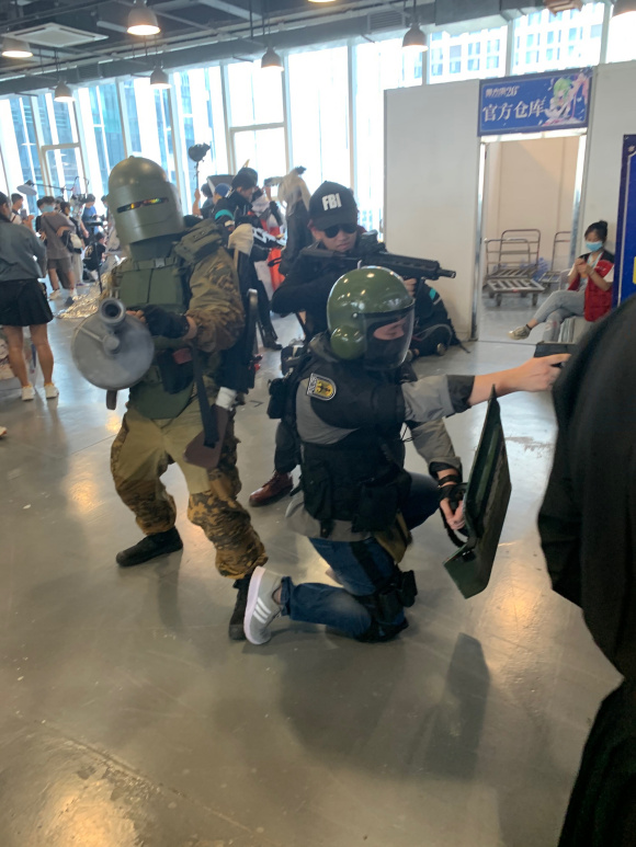 ���¶��� ө�����չ ��ǹ��cos-2.jpg