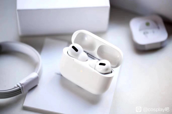 ��COS��Ƭ�������ǿ��AirPods���¿����������������-3.jpg