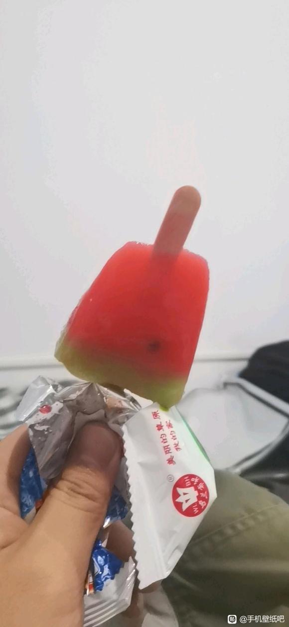 ֮ǰ�������ź�ɫ˿������װ���С����ֽ,�к����˷���-1.jpg