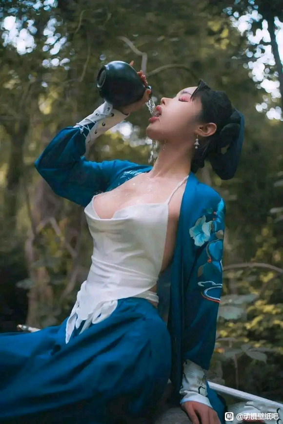 ����һ�ű�ֽ���ŷ����³�Ů����-1.jpg