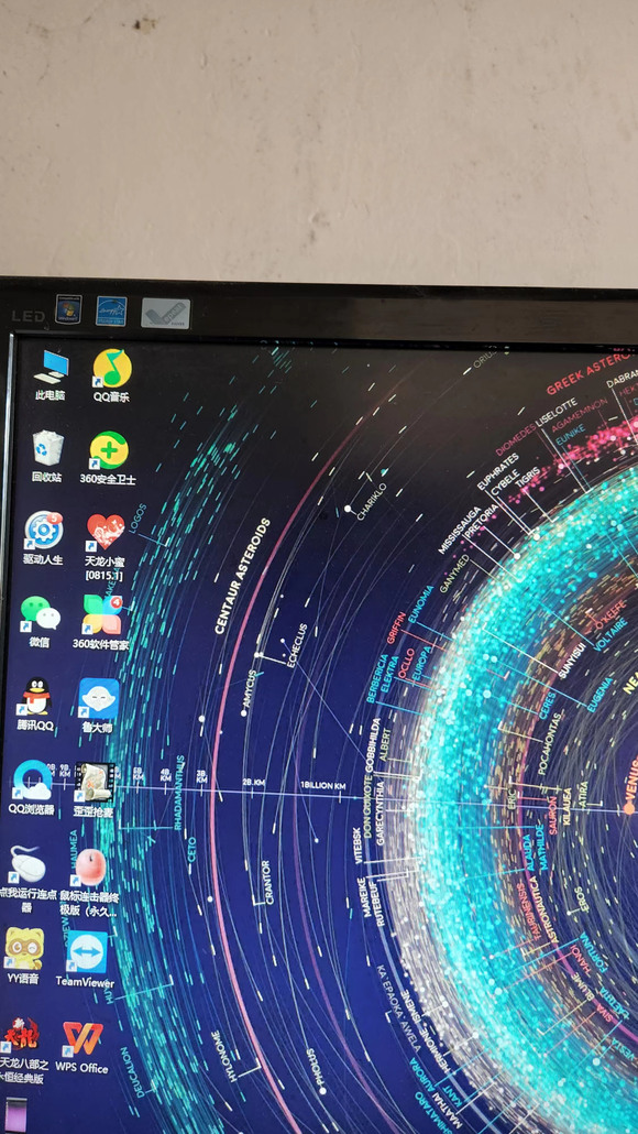 WIN10���������ֽ����ɫ��С����,��һ�¸��Ի��Լ��ֱ����-2.jpg