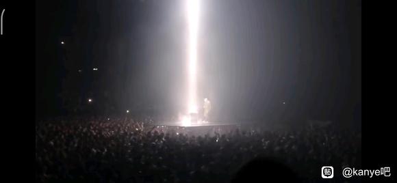 ����һ��kanye�ⳡ�ݳ���ı�ֽ ��ֱ�� �뵱������ֽ-4.jpg