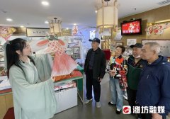 不少游客来到这里参观时