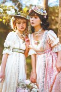 小众文化不再圈地自萌 汉服、JK、Lolita组成三坑