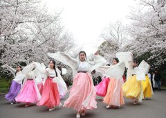 中国掀起“汉服”热 为何越来越多年轻人对此着