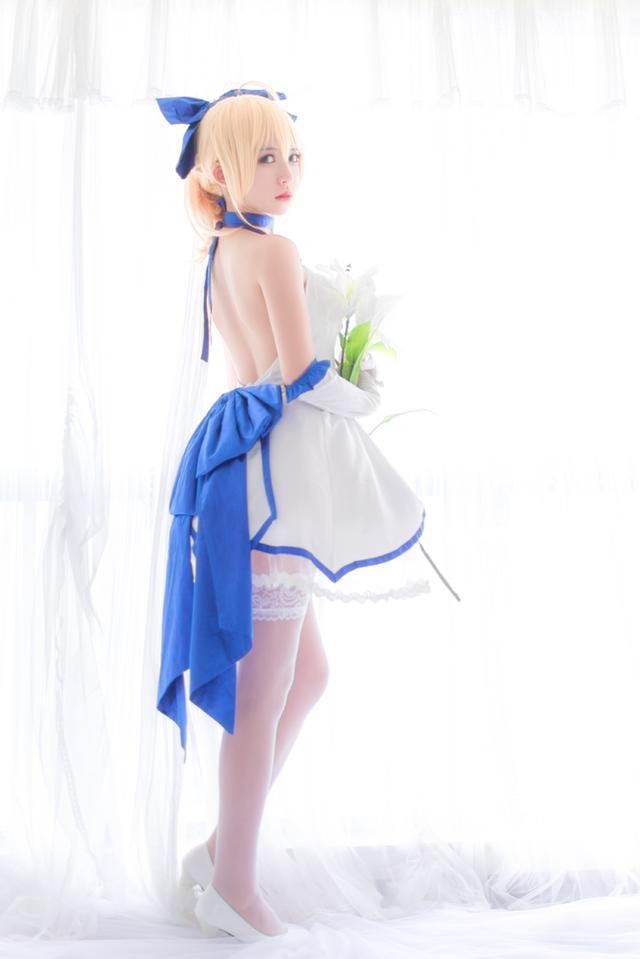 v5Ehonc13S08AoH5.jpg