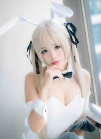 EB9iyddnYy7HDVa6.jpg