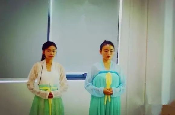 ������Ժ��������ίΪ�������������봫ͳ���Ƿ���-2.jpg