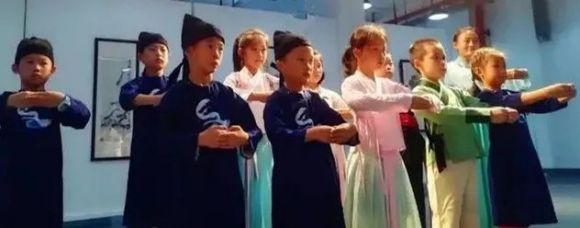 ������Ժ��������ίΪ�������������봫ͳ���Ƿ���-3.jpg