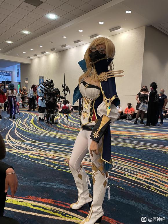 �����������չ������ԭ��cosplay,�ұ������֡�-2.jpg