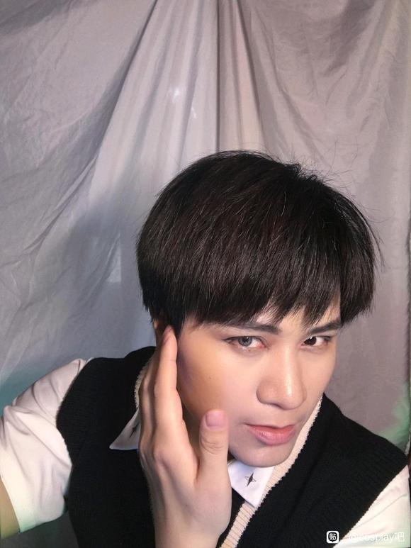 ��COS��Ƭ���к���coser-2.jpg