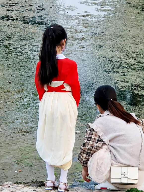 ˮ�ߵĺ���С����-2.jpg