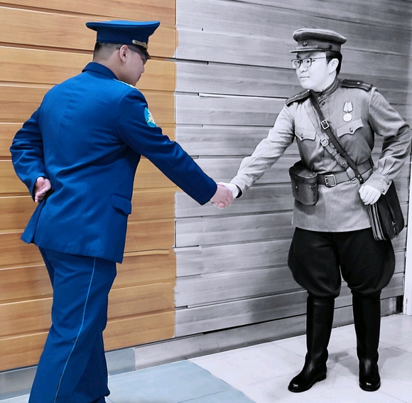 �����ա����¹�����չ��������-2.jpg