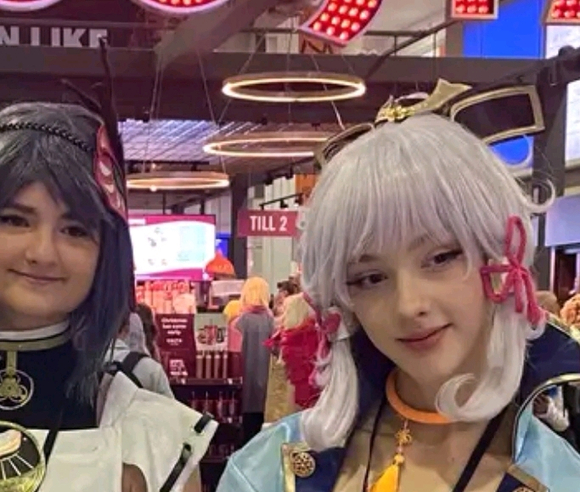 �׶���չcoser-2.jpg