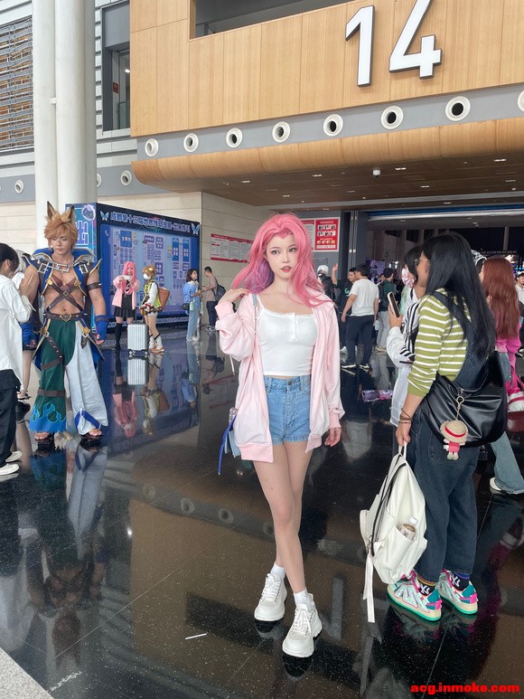 ??����ȥ��չ���� �ҷ�coser����-1.jpg