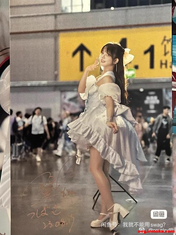 ��COS��Ƭ��żȻ����һ��coser�����Ŀ������֪����˭�������һ��-1.jpg