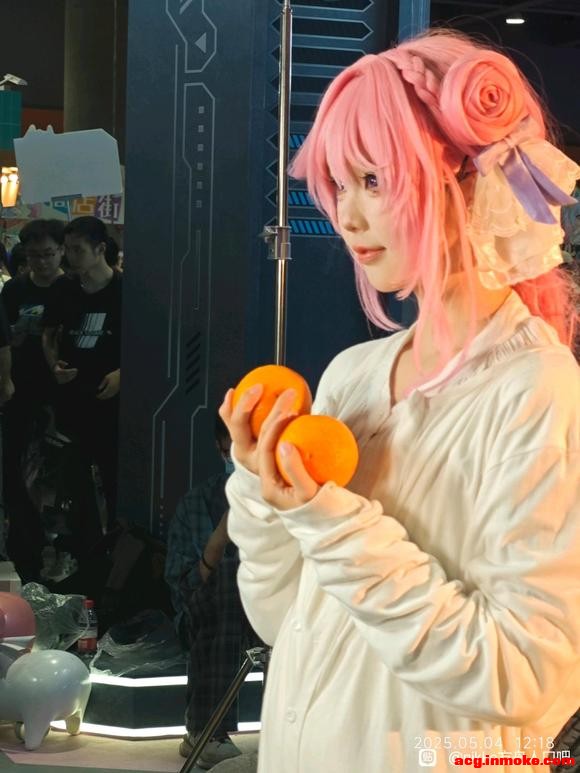 ����������ө�����չ����ͼ�����ұߵ��׹�������λcoser��-3.jpg