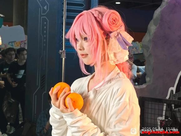 ����������ө�����չ����ͼ�����ұߵ��׹�������λcoser��-5.jpg