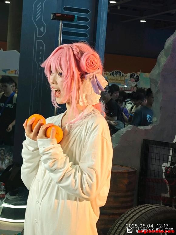 ����������ө�����չ����ͼ�����ұߵ��׹�������λcoser��-4.jpg