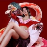 ����������Ů�ۡ��ߺ죬��ֹ��̬���ƣ����ĳߴ綯��������������