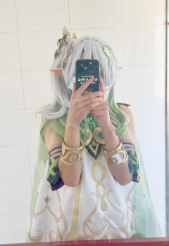 ��COS��Ƭ������һ��Ůװ����槵��к���??