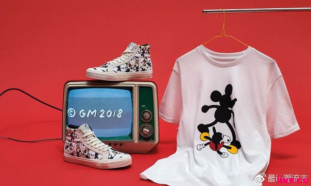 ��ף Mickey Mouse 90 ���� Vans x Disney ����������